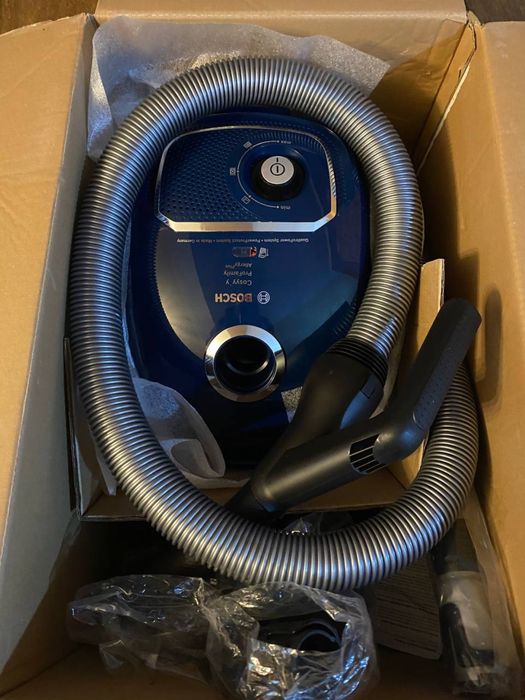 Пилосос Сухого Прибирання з Мішком Bosch Cosyy’y ProFamily [BGLS4A444]