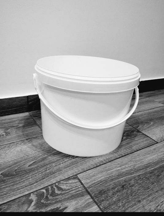 2 szt wiader plastikowych 10 L z pokrywkami
