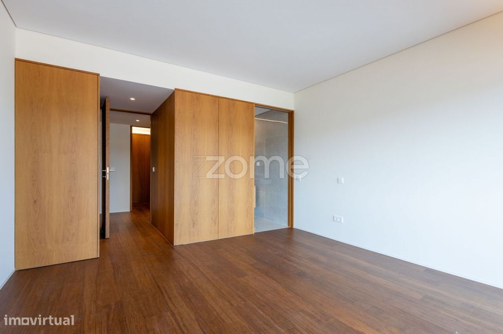 Apartamento T4 Duplex Novo no Prestigiado Edifício Alameda