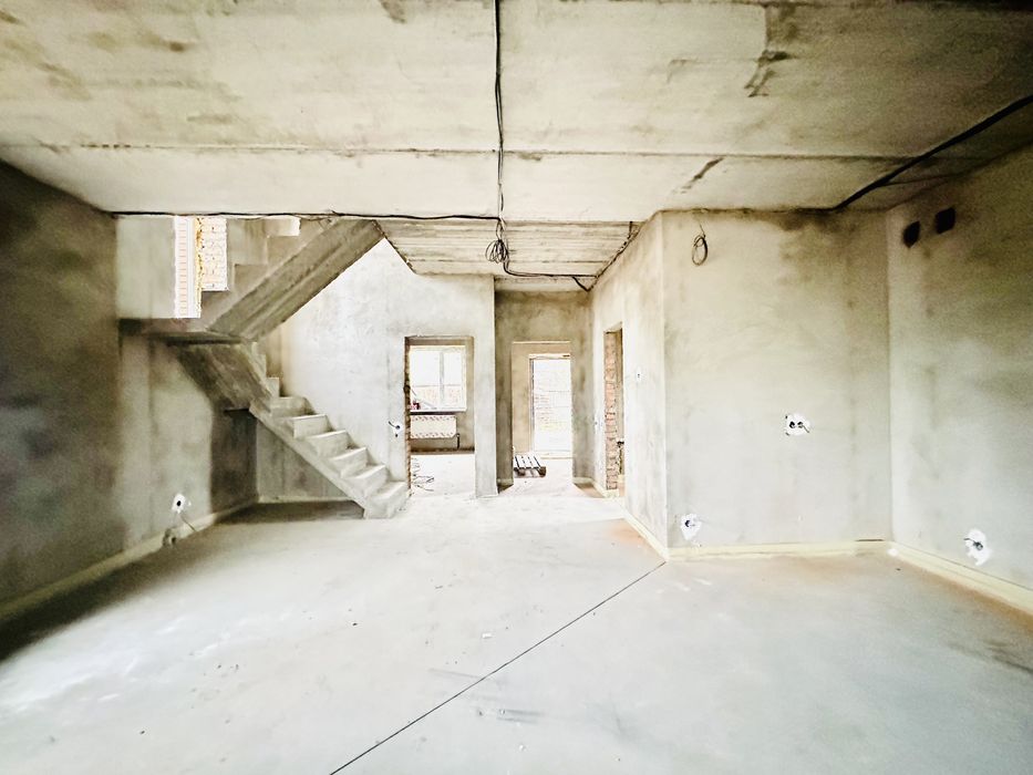 Новий приватний будинок з терасою , кухня-студія + 4 кімнати