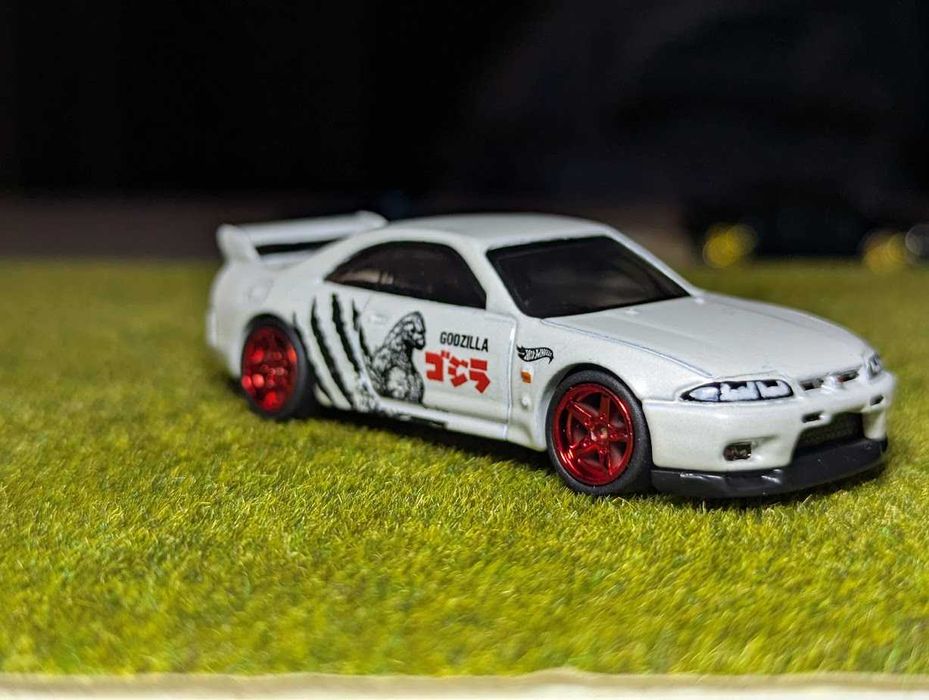 Hot Wheels Nissan Skyline GT-R R33 + Custom
