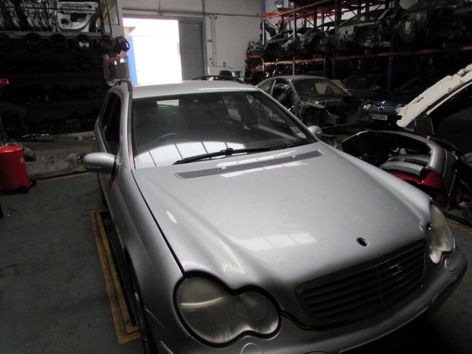 Mercedes C220 de 2002 carrinha para peças