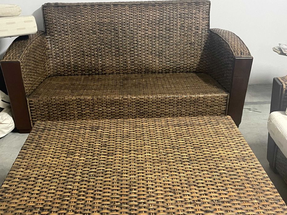 Conjunto de sofá duplo, dois individuais e mesa (1x1m)