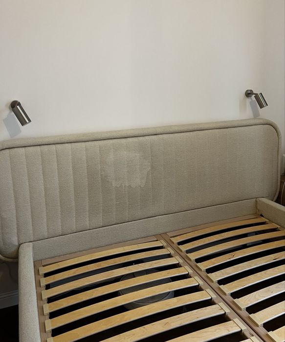 Beżowe łóżko Boucle Scandic Sofa