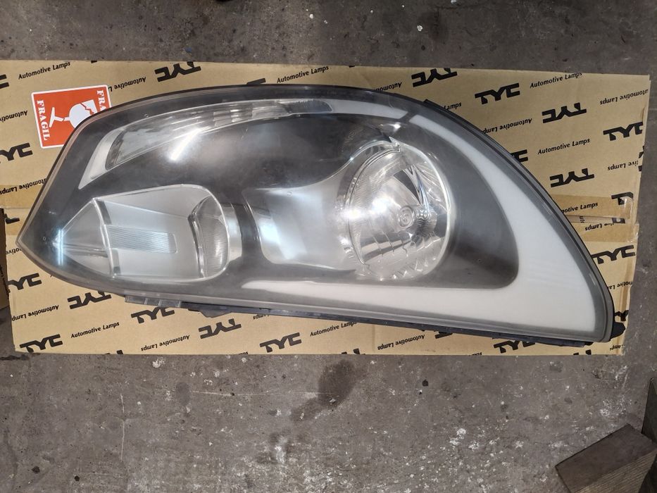 Reflektory przednie KIA RIO 2014r