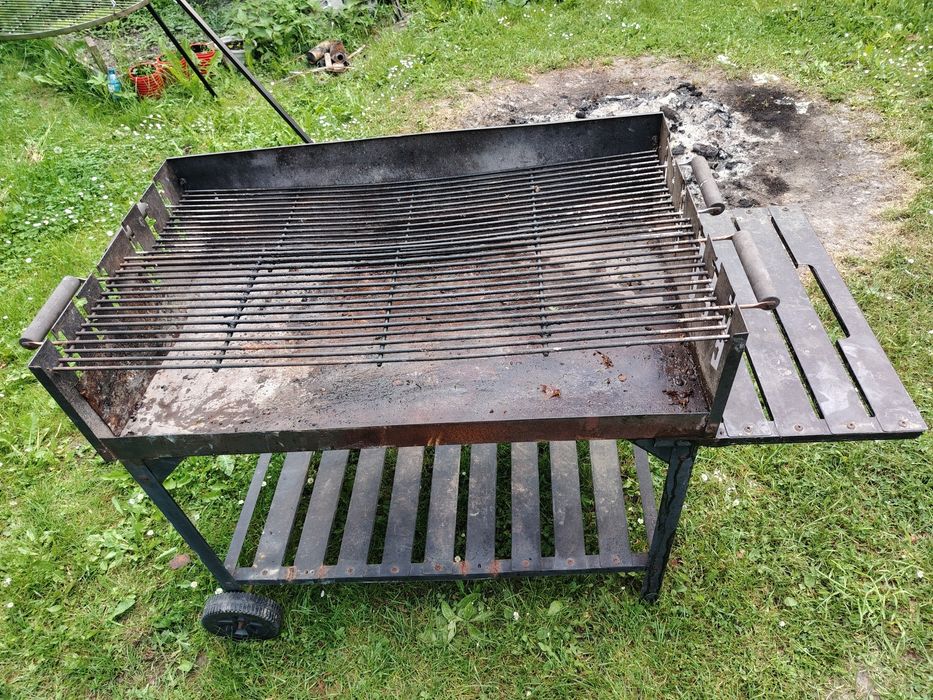 Duży grill ogrodowy