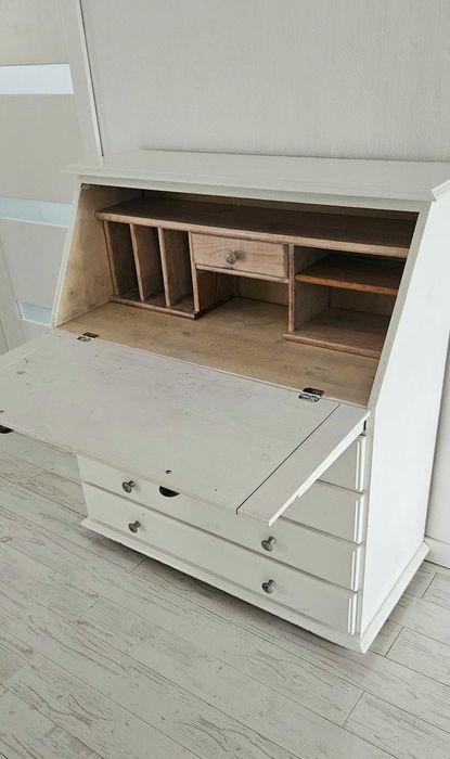 Drewniany prowansalski sekretarzyk Ikea