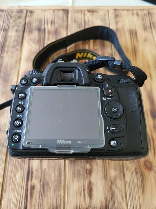 Цифровий дзеркальний фотоапарат Nikon D7000 + об'єктив Nikkor 18-105