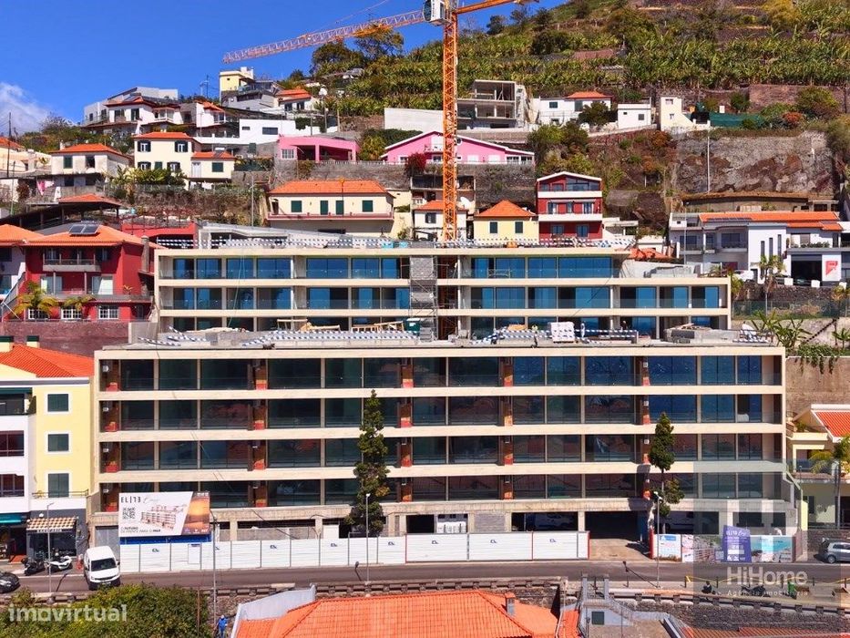 Apartamento T3 com Piscina no Edifício Elite Bay em Câmara de Lobos