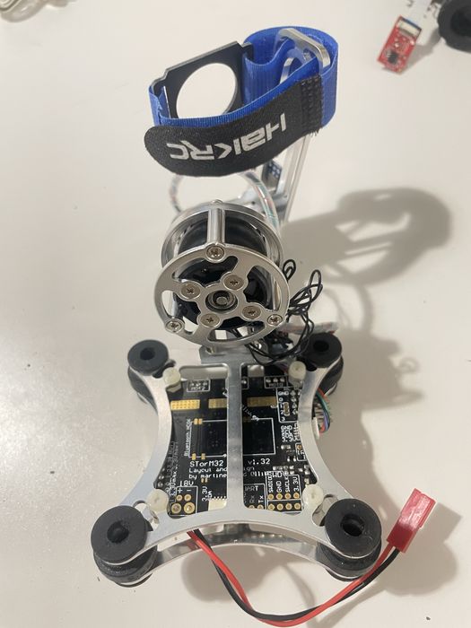 Двохпідвісний стабілізатор для дрона