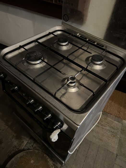 Fogão 4 bicos  com forno bom estado gás canalizado