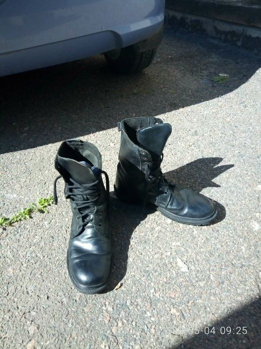 Куртка военного образца и берцы