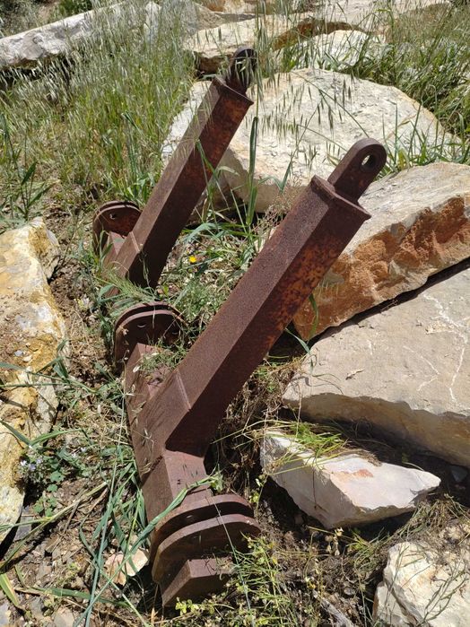 Massey Ferguson 174C de Rastos c/ Lâmina e Riper – Muito Estimada