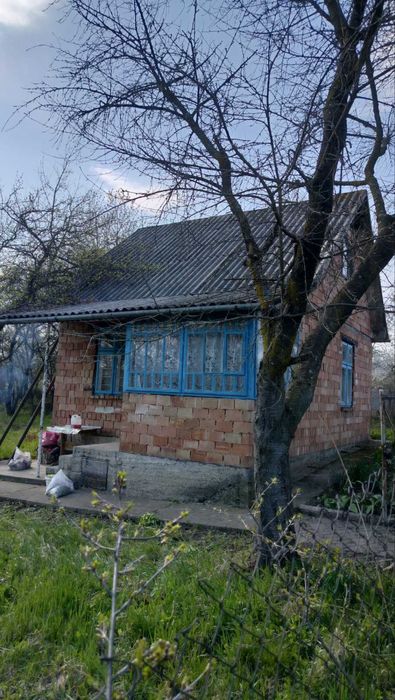 Продається дачна ділянка з будинком