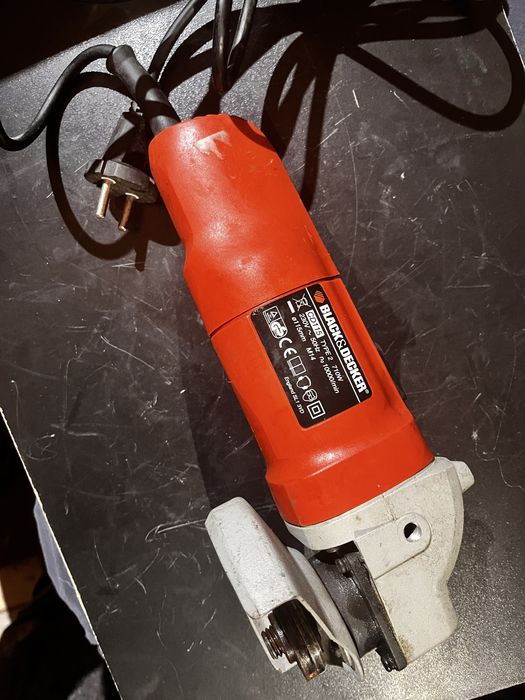 Szlifierka katowa black decker