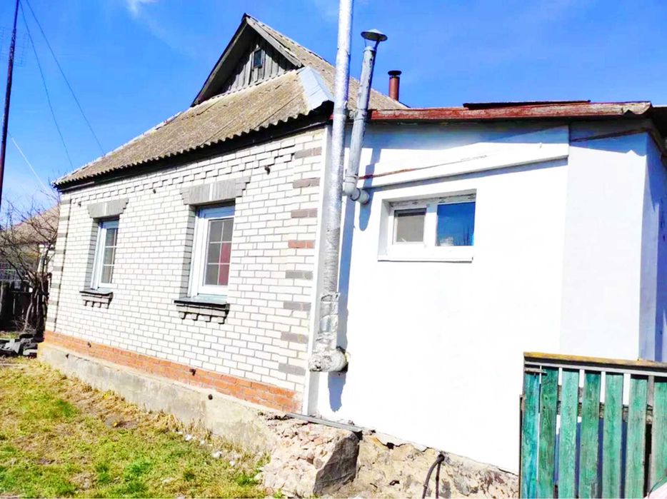 Продам будинок в центрі с.Наливайківка.Газ,сарай,погріб,гараж,криниця