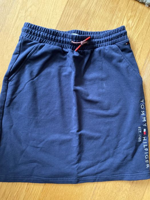 Saia Azul Tommy Hilfinger nova , azul escura Tam 38