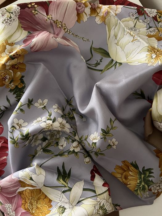 Lenço Valentino sem uso