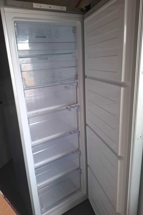 Продам морозильну камеру