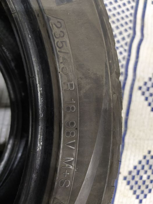 Cena za 2 Opony zimowe 235/45r18 VREDESTEIN