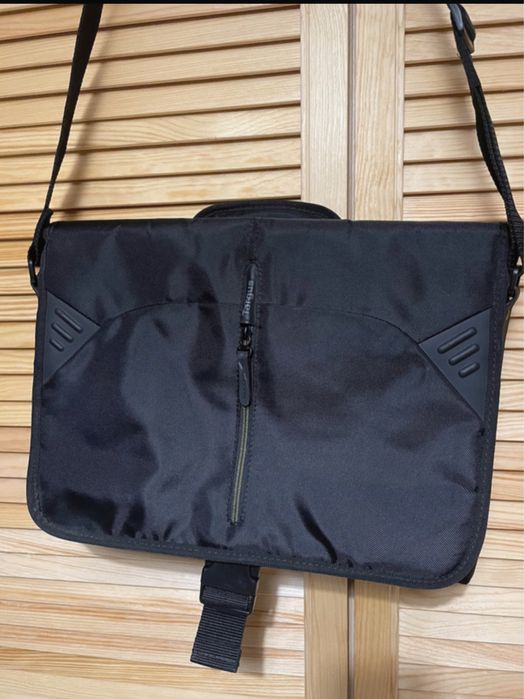 Nowa czarna torba na laptopa 28/38 cm