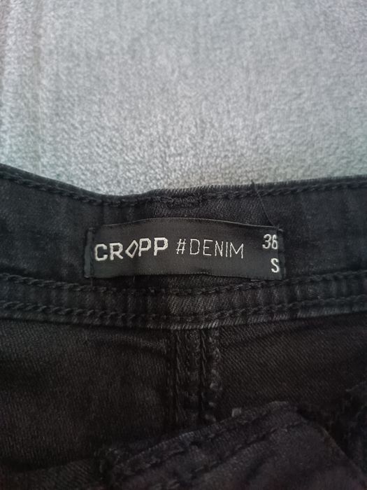 Czarne jeansowe spodenki