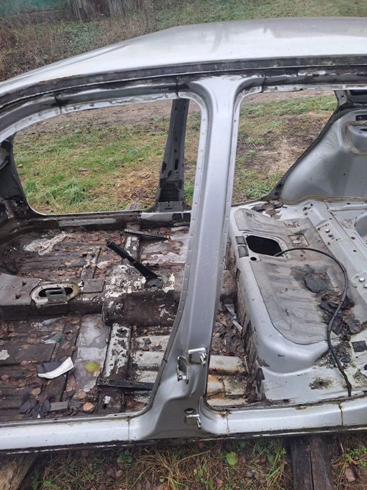 Кузов приора як цілий кузов так і окремі деталі. Ціни уточняйте.