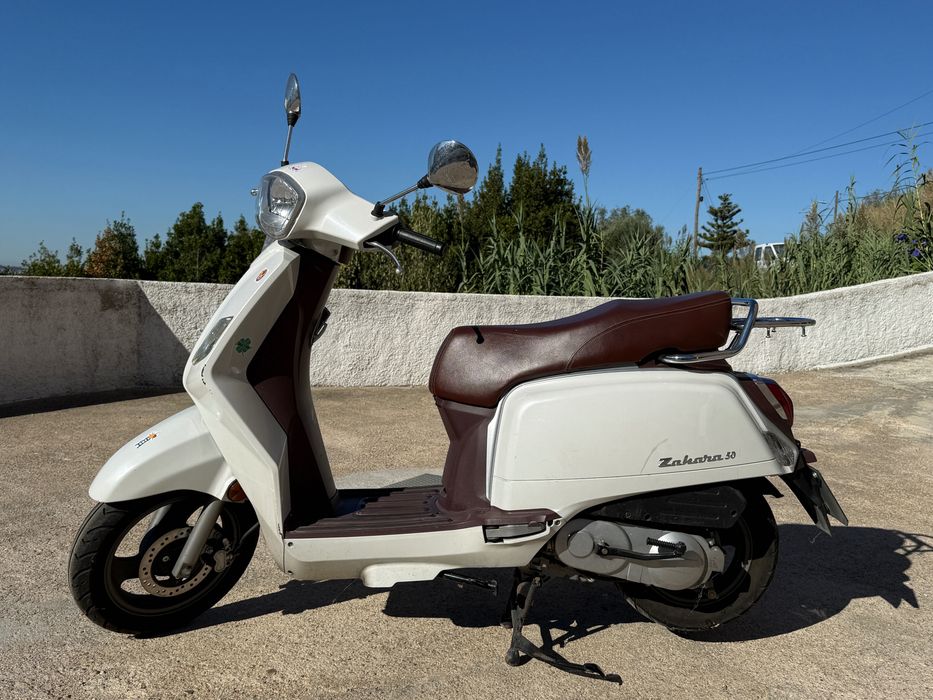 Scoter 50 Zahara, Kewaay