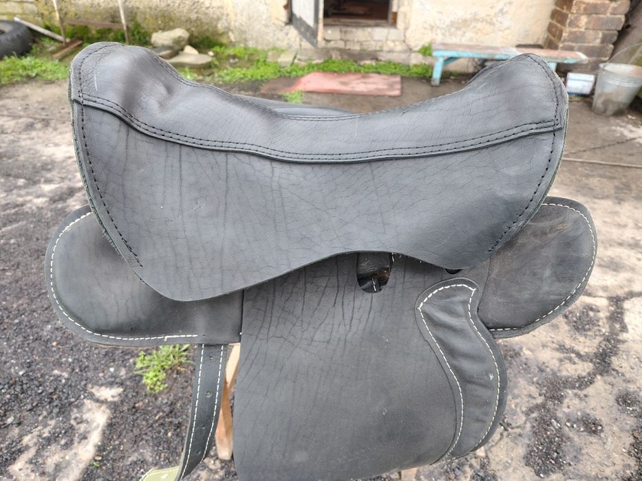 Продам нові сідла