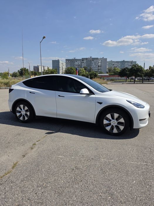 Продам Tesla model Y