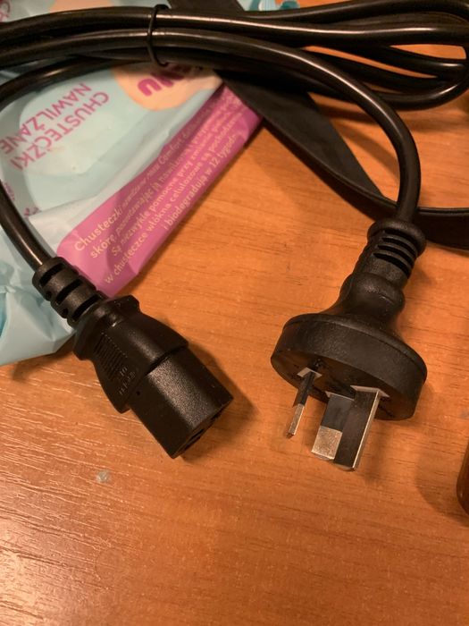 Kable zasilajace z wtyczkami Angielskimi 36 sztuk oraz inne mix