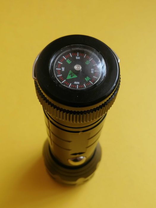 Latarka - led - zoom - kompas