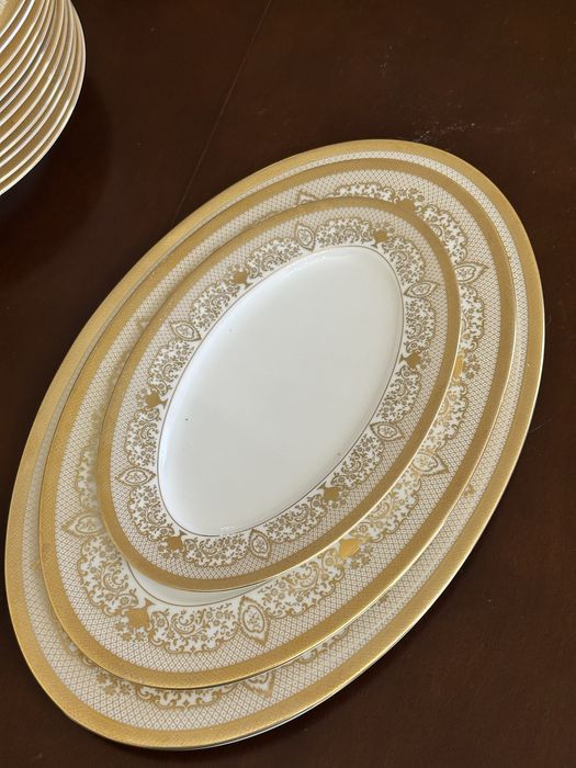 Столовий  сервіз Auratic Fine Bone China, 42 предмета,ідеальний стан