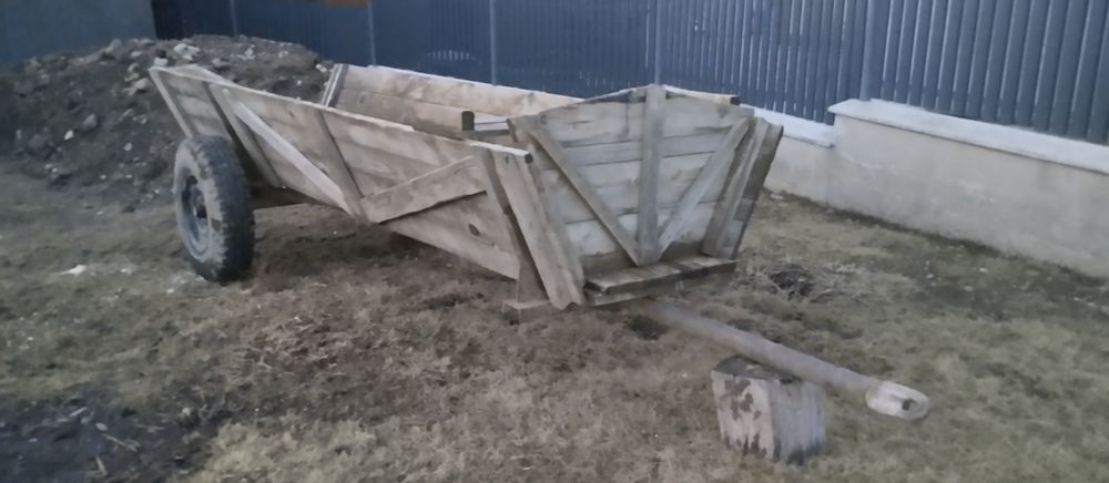 Продам причіп до трактора колеса уазовські деталі по тел .