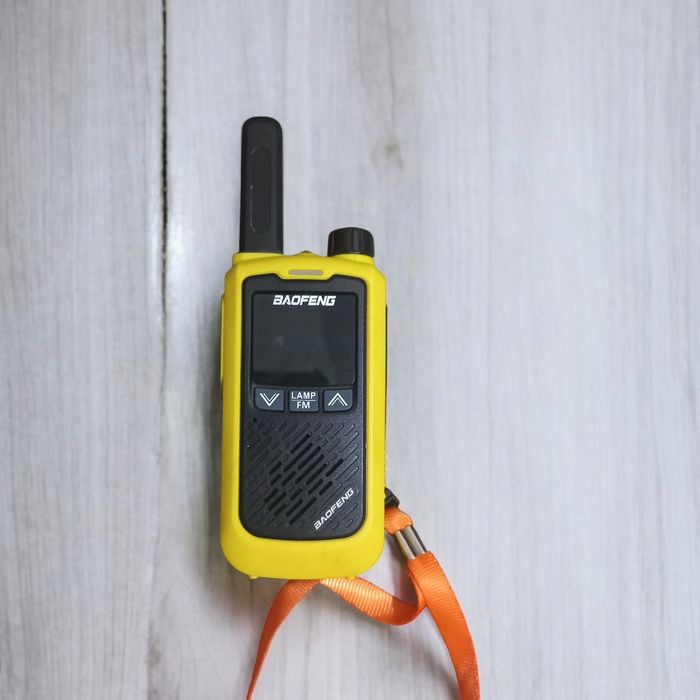 Рація Baofeng BF-T17 (Yellow) – компактна, з ліхтариком та FM-радіо