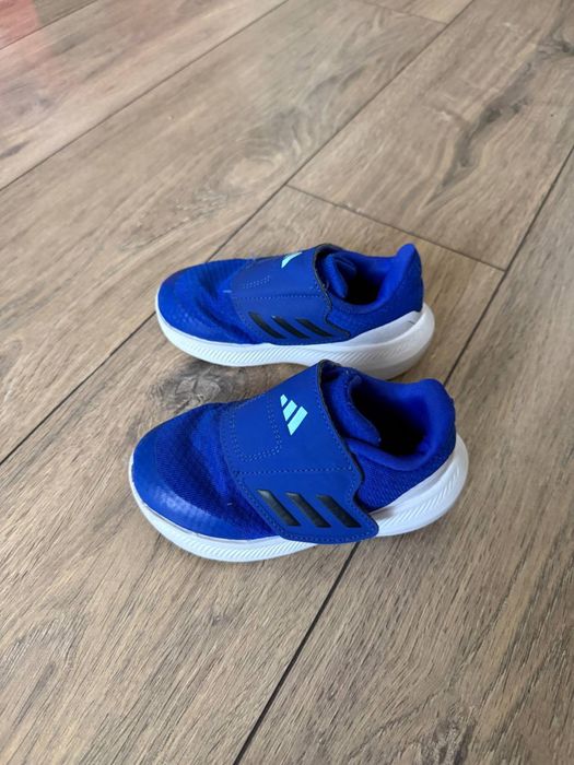 Продам детские кроссовки Adidas