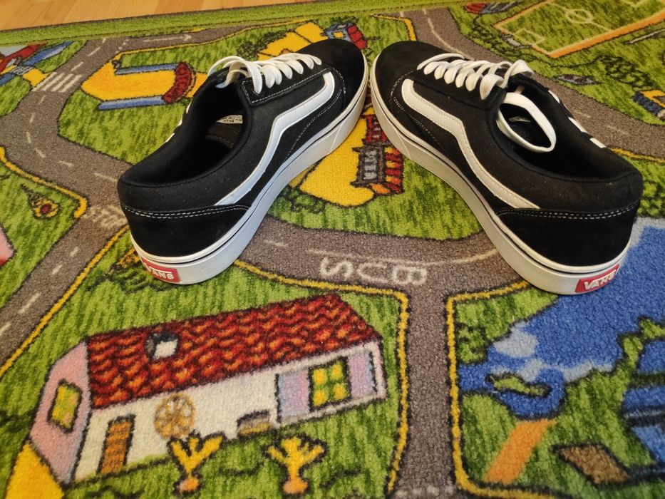 Продаю кеди Vans
