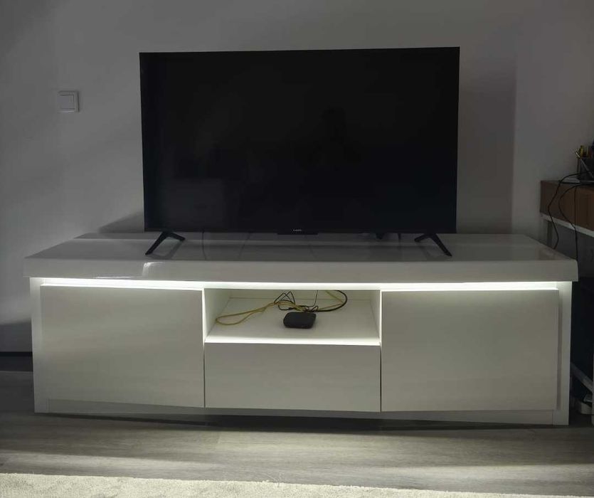 Móvel Rack TV lacado, MDF com luz LED