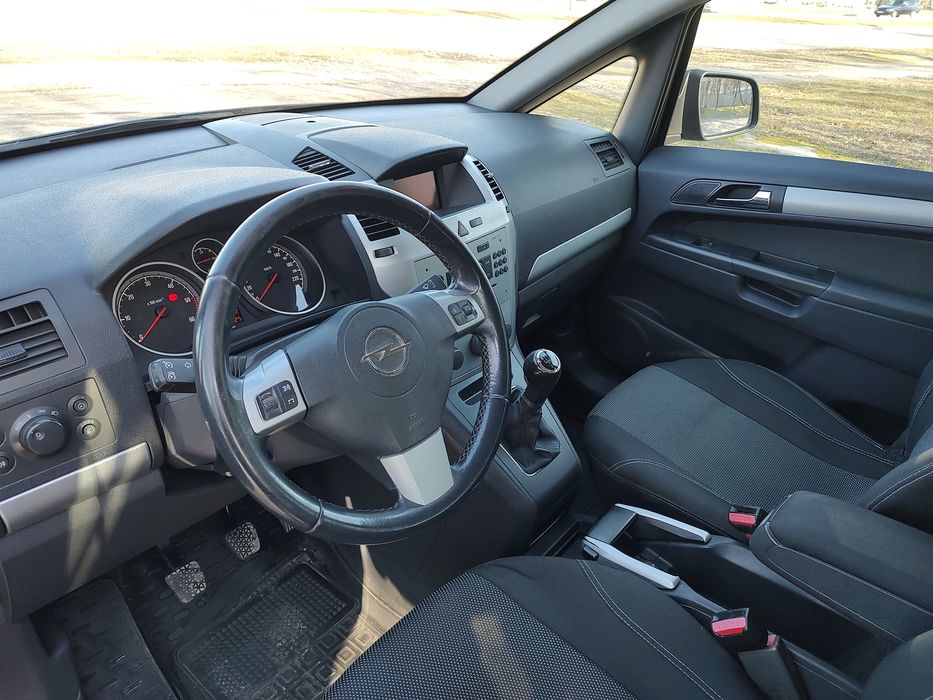 Opel Zafira 1.7 дизель 7 мест