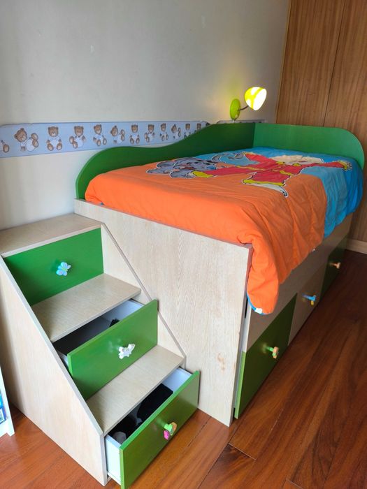 Quarto de criança em excelente estado
