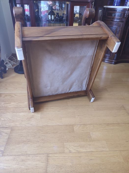 Bonito Sofá / Cadeirão / Poltrona antigo em madeira maciça