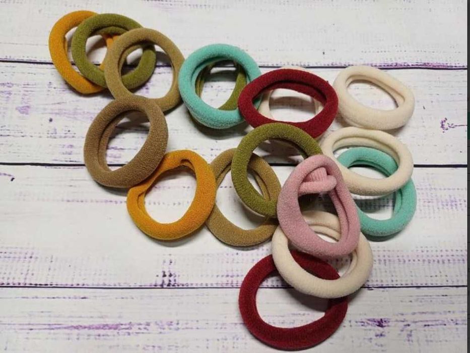 Резинки для волос. Диаметр 4 см. Цена за 1 шт Много цветов