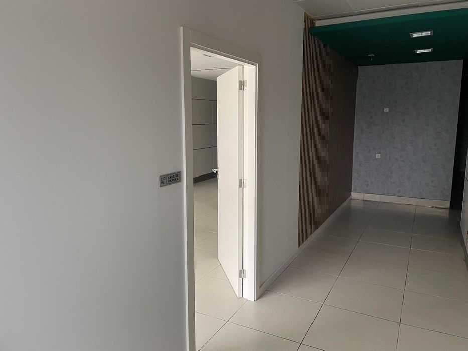 Espaço comercial / Escritório / Loja em Vila Meã, Amarante