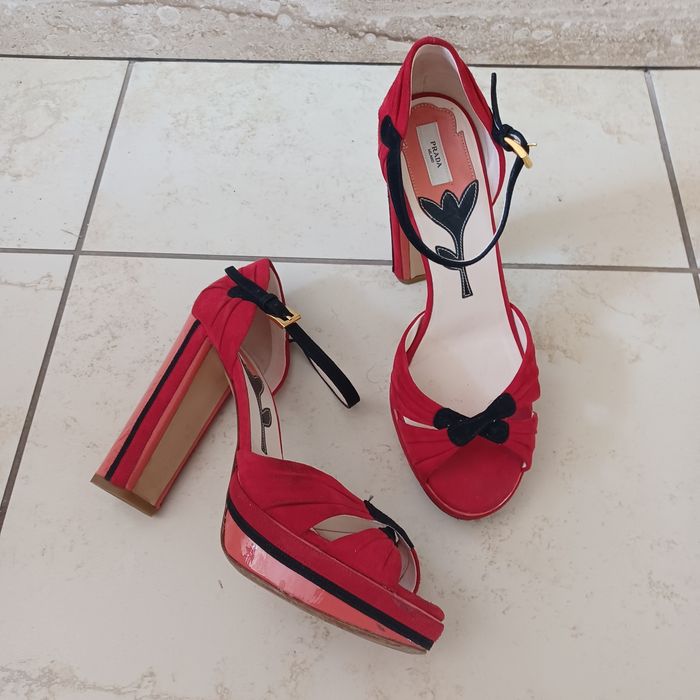 Buty firmy Prada Milano oryginalne jak nowe 39/ salon 850€