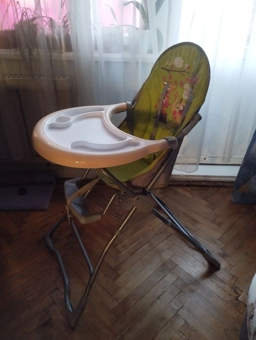 Годувальне крісло