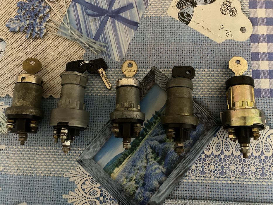 Замки запалення , вмикачі світла, газ, уаз