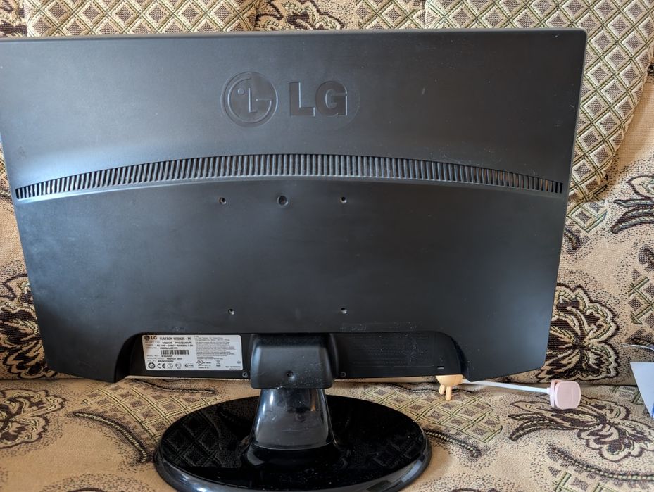 LG Flatron W2243S-PF.