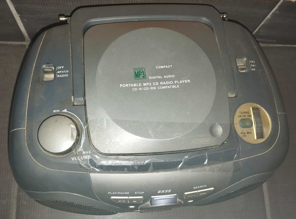 Радио приемник магнитола Elenberg CD-110 CD MP3.