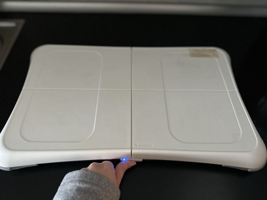 Nintendo Wii Completa + Balance Board + Wii Fit Plus + 2 Comandos