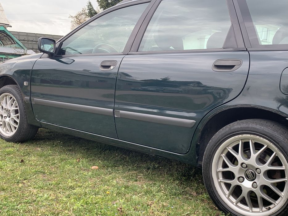 Продам volvo v40 2.0 бенз